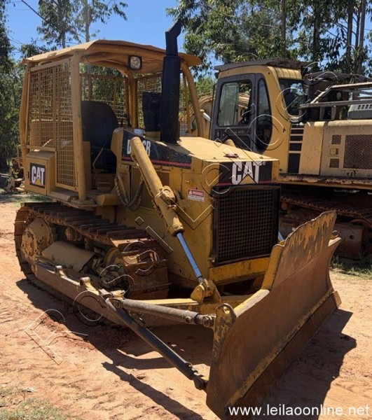 TRATOR DE ESTEIRA CATERPILLAR MOD. D4E SR ANO  1995  - FUNCIONANDO