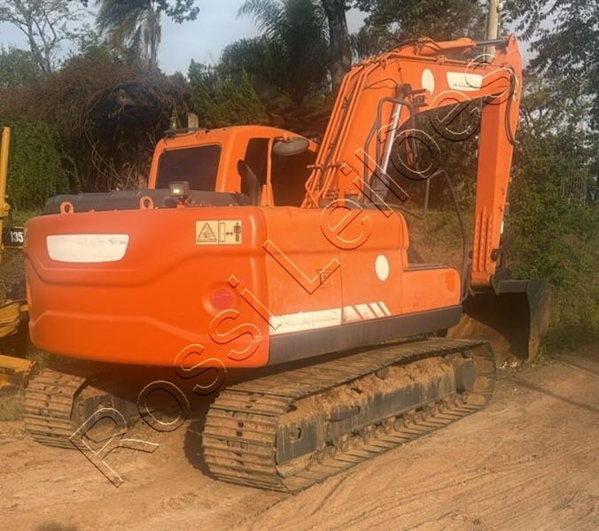 [ VÍDEOS ] ESCAVADEIRA DOOSAN MOD.DX140 MOD. ANO 2017 - FUNCIONANDO