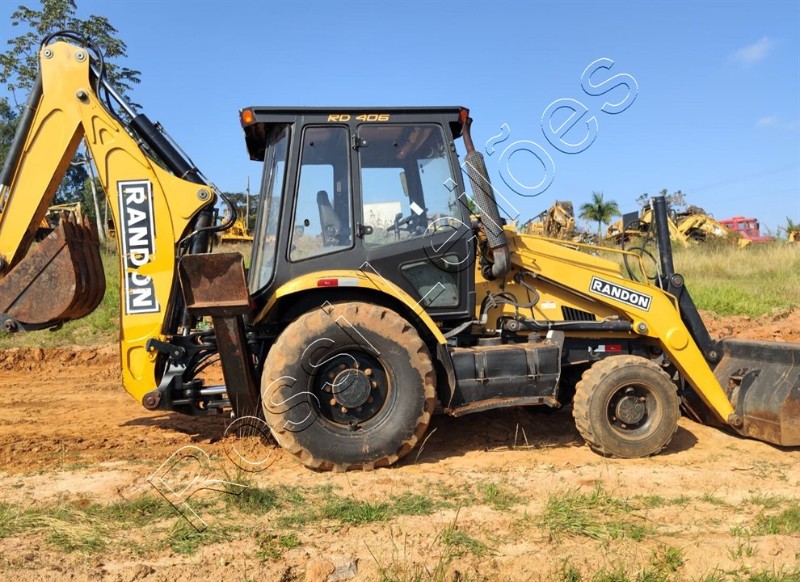 [ VÍDEOS ] RETROESCAVADEIRA RANDON MOD. RD406 4X4 CABINE FECHADA ANO 2020 -  FUNCIONANDO