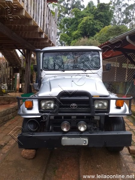 TOYOTA BANDEIRANTES - PRATA - ANO 1983