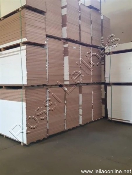 [ VÍDEO ][ LANCE POR UNIDADE ] -  LOTE COM APROX. 1.000  UNIDADES - FOLHAS DE PORTA  ( MEDIDAS  - 62cm x 210 / 60cm x 210) ( NO ESTADO )