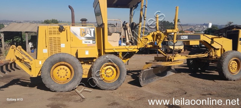 MOTONIVELADORA CATERPILLAR MOD. 120H - ANO 2008- COM RIPPER TRASEIRO - FUNCIONANDO
