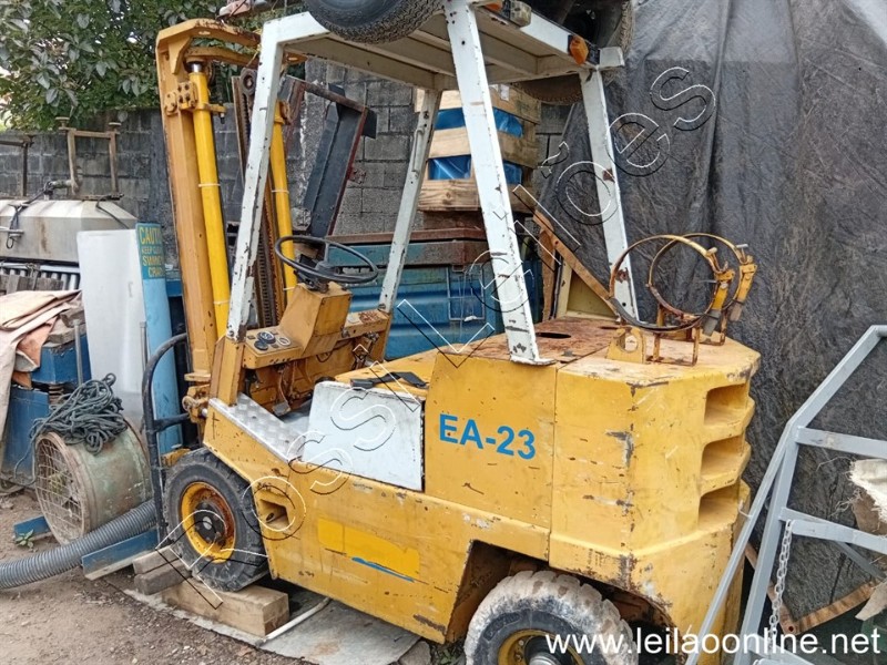 EMPILHADEIRA YALE  -  CAPACIDADE 2,5 TON. - NO ESTADO