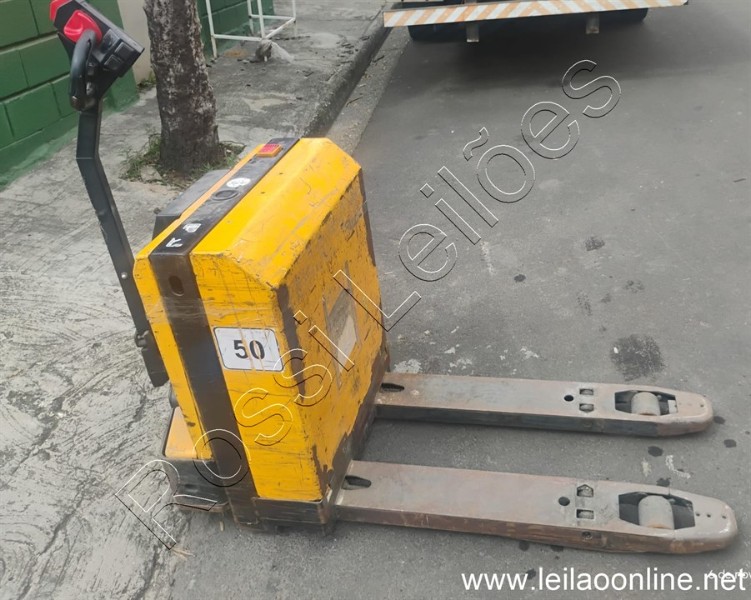 PALETEIRA ELÉTRICA CAPACIDADE 1.800KG/ SEM CARREGADOR/COM BATERIA - NO ESTADO