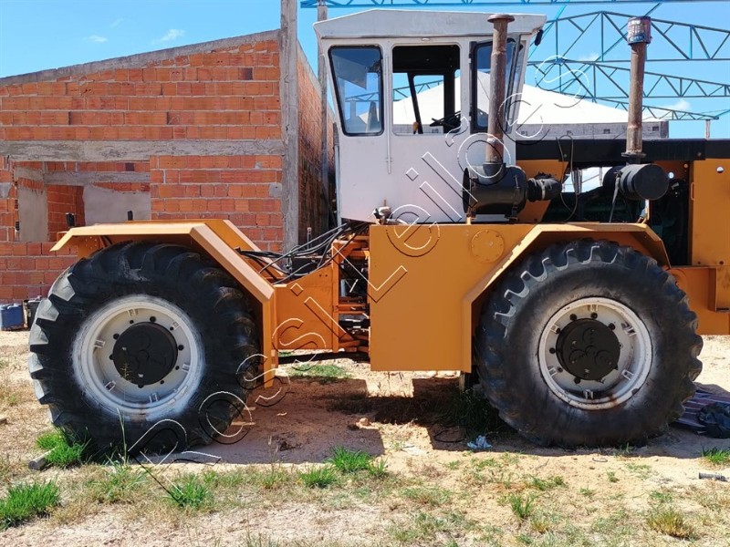 TRATOR MULLER MOD. TM 28/ MOTOR SCÂNIA 113 / 360CV. FUNCIONANDO