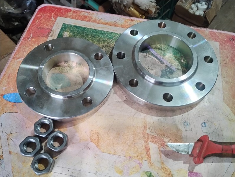 Lote com:  10 flange aço inox 304 150LBS 4 polegadas e 02 flange aço inox 304 150LBS 3 polegadas