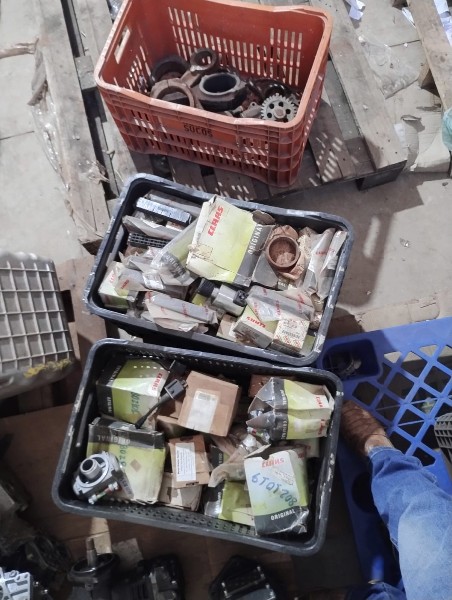 Lote de peças de reposição de colhedeira de grãos
