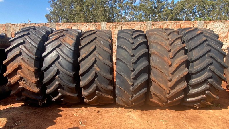 Lote com: 06 PNEUS AGRICOLA CONSERTADO 710/70R-42