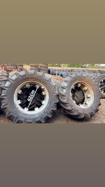 Lote com: CASAL DE PNEU MONTADO 600/60R34