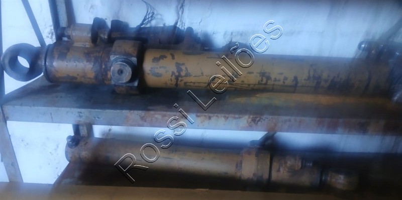 Foto de PISTÃO CONCHA RETROESCAVADEIRA MOD. 580L - NO ESTADO