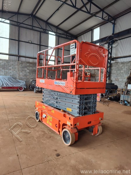 Foto de Plataforma elevatória marca Sinoboom. Altura de trabalho 12 metros. Elétrica com baterias. Bom...
