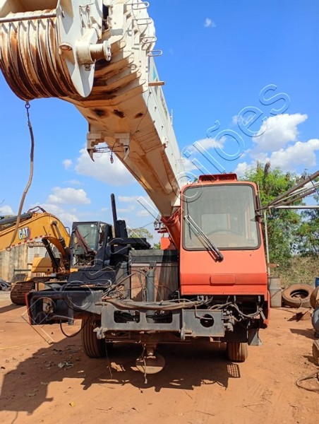 GUINDASTE TADANO MOD. GT 600B ANO 2008/2008 - COR VERMELHA - DIESEL - CAPACIDADE 60TON. - NO ESTADO