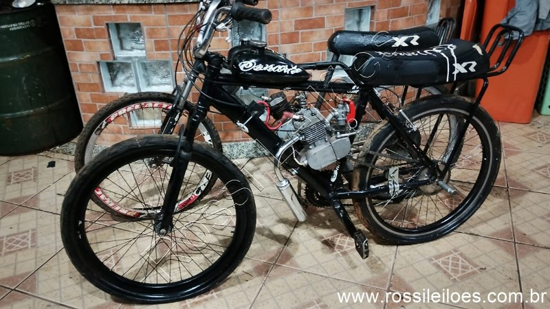 Lote contendo 02 bicicletas c/ motores a gasolina (B06)