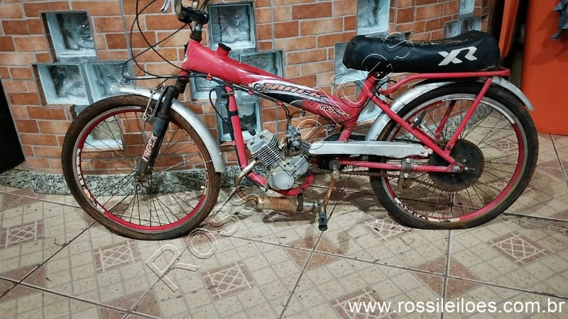 Lote contendo 01 Ciclomotor a gasolina (B05)