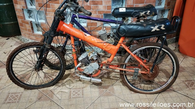 Lote contendo 01 Ciclomotor e 01 bicicleta, c/ motores a gasolina, (B11)