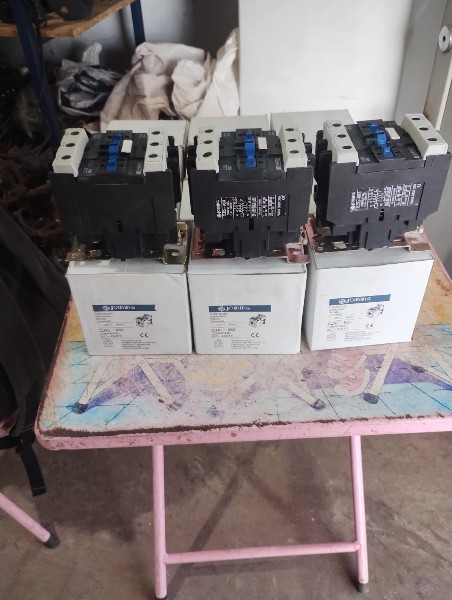 Lote com: 12 peças de contator