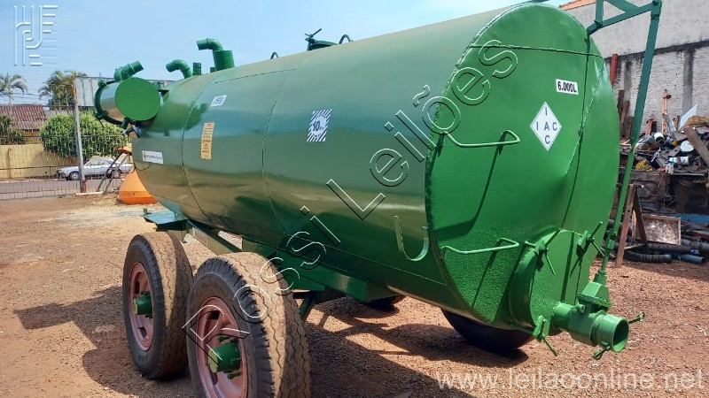 Tanque distribuidor de esterco líquido IAC 6.000 litros com bomba cor verde