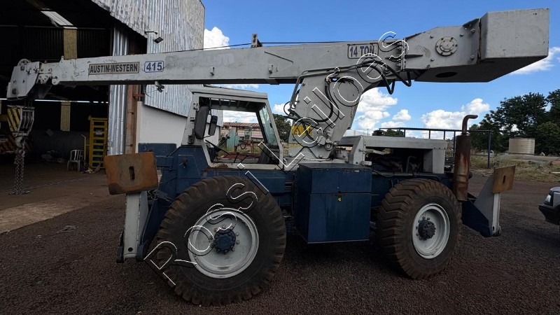 GUINCHO TELESCÓPICO MOVÉL AUSTIN WESTERN 415 CAP: 14 TON - VENDA NO ESTADO CONFORME LOTE EXPOSTO