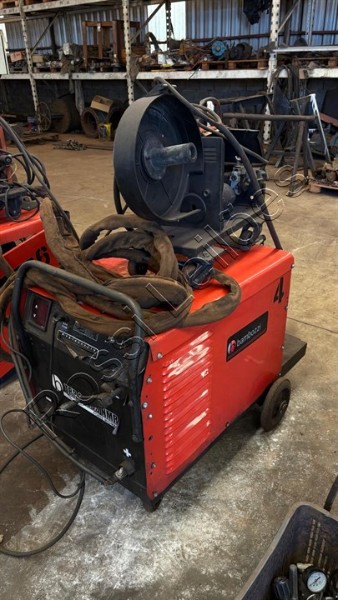 1 MAQUINA SOLDA MIG BAMBOZZI TRR 3410S NMR - VENDA NO ESTADO CONFORME LOTE EXPOSTO
