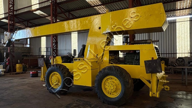 GUINCHO TELESCÓPICO MOVÉL CLARK 714, ANO 1976 CAP: 12 TON - VENDA NO ESTADO CONFORME LOTE EXPOSTO
