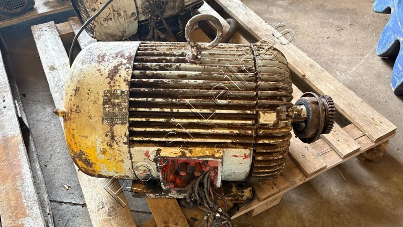 1 MOTOR ELETRICO 30CV - 60HZ - 1765 RPM - VENDA NO ESTADO CONFORME LOTE EXPOSTO