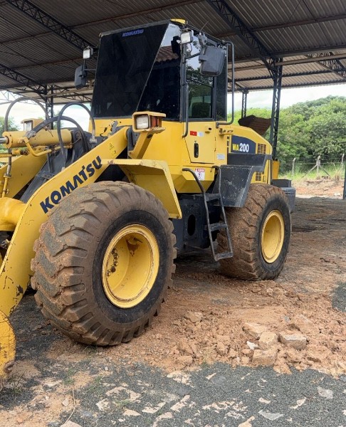 [ VÍDEOS ] PÁ CARREGADEIRA  KOMATSU MOD. WA200 ANO 2012 - FUNCIONANDO