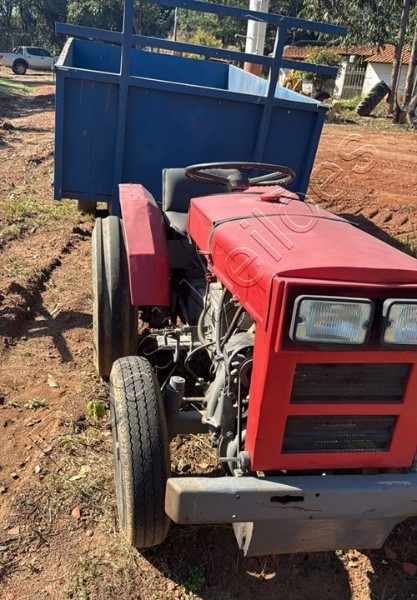 [ VÍDEO ] TRATOR AGRALE ANO APROX. 1990 COM CARRETA DE TRANSPORTE  - FUNCIONANDO