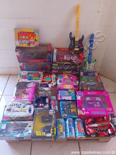 Lote contendo 27 Brinquedos,  diversas marcas e modelos conforme fotos. (L02). Itens devidamente ENCAIXOTADOS para retirada ou eventual envio.