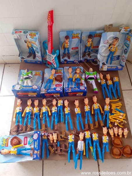 Lote contendo  Brinquedos e partes diversas marcas e modelos conforme fotos. (L1Itens devidamente ENCAIXOTADOS para retirada ou eventual envio.4)