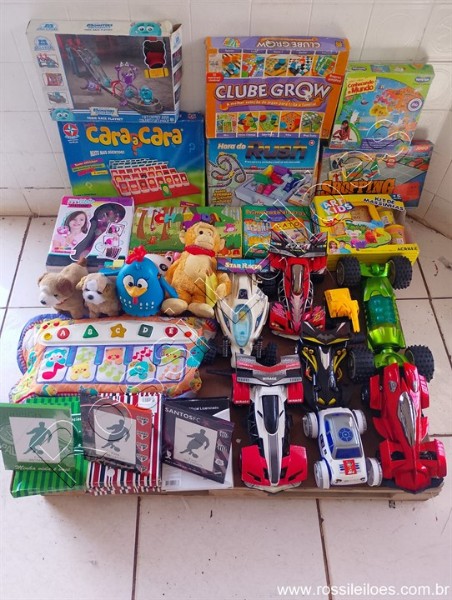 Lote contendo 31 Brinquedos,  diversas marcas e modelos conforme fotos. (L19).  Itens devidamente ENCAIXOTADOS para retirada ou eventual envio.