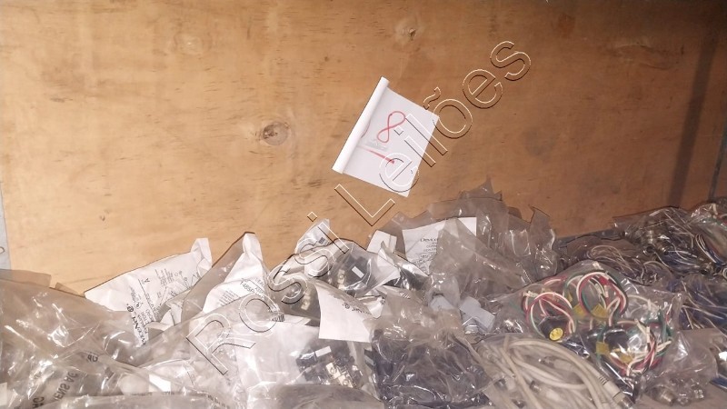 Aprox. 600 un. - Conector diversos, usado no estado