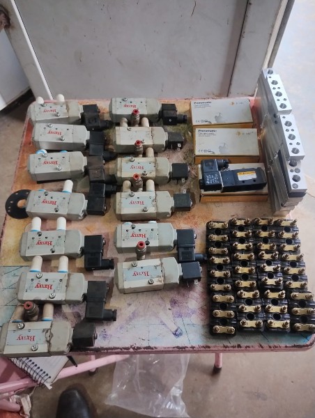 Lote com: 16 válvulas solenóide