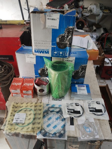 Lote de peças de motor