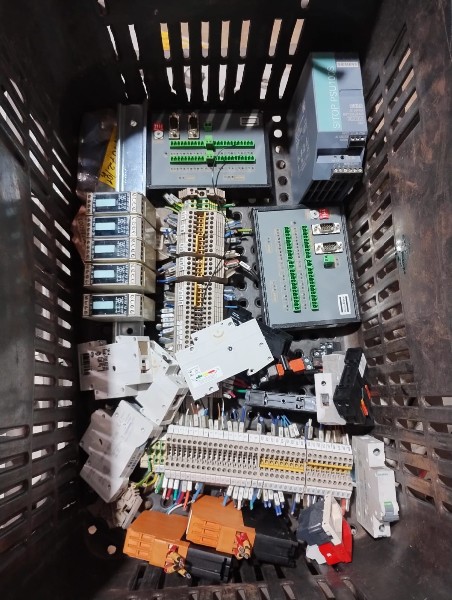 Lote de material elétrico