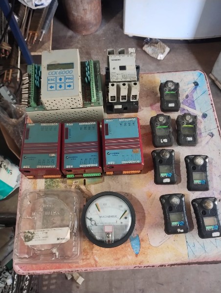 Lote de material diverso