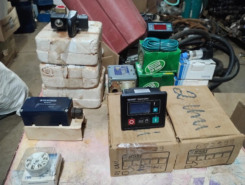 Lote de material elétrico