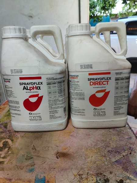 Lote com: 45 litros de fertilizantes líquido