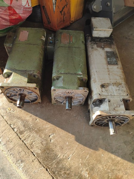 Lote com: 03 servo motor Siemens