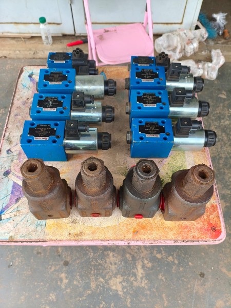 Lote de válvulas Parker Rexroth