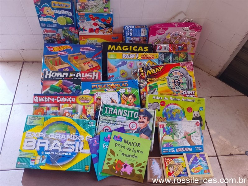 Lote contendo 25 unidades, sendo: Jogos, quebra-cabeças e outros