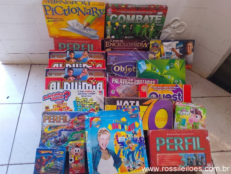 Lote contendo 19 unidades, sendo: Jogos, quebra-cabeças e outros