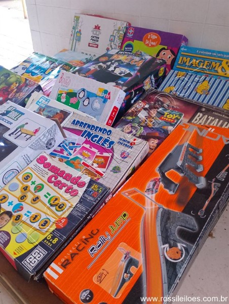 Lote contendo 18 unidades, sendo: Jogos, quebra-cabeças e outros