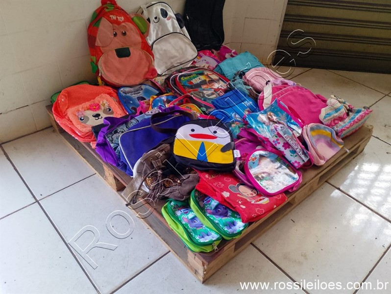 Lote contendo 50 Brinquedos, diversas marcas e modelos conforme fotos