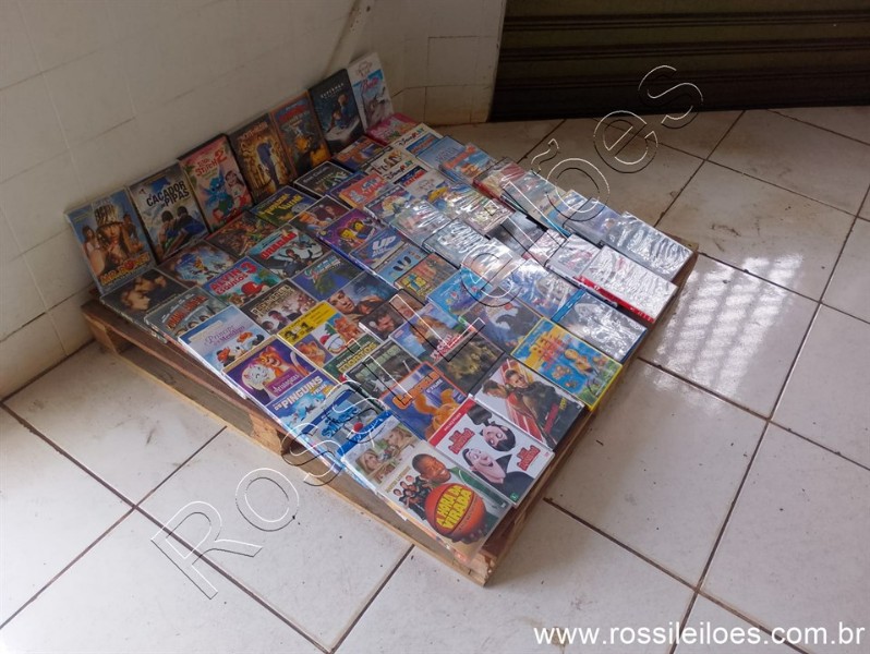 Lote contendo 70 filmes originais conforme fotos