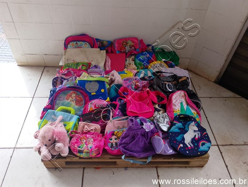 Lote contendo 62 Brinquedos, diversas marcas e modelos conforme fotos