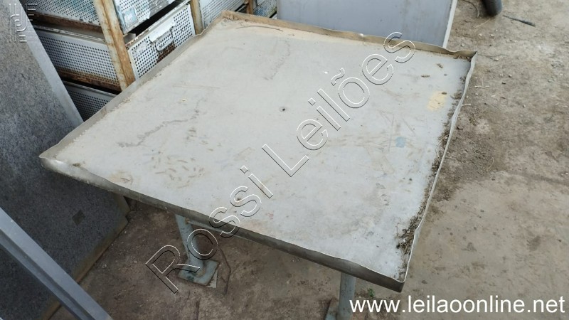 Mesa para lavagem de pecas em aço inoxidável dimensões 1,00 x 1,00 m