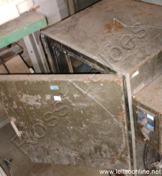 Estufa marca " metra " ate 200 graus dimensões ( 50 x 50 x 50 cmts )