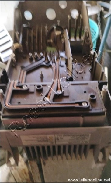 1 inversor de frequência, porém faltando componentes. 15 Hp 400 V
