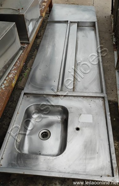 1 pia de aço com cuba de aço inox dimensões 2.8 mts x 70 cmts de largura e…