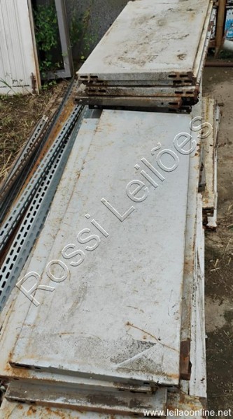 14 prateleiras desmontadas com Altura de 2.4 mts com 4 bandejas de 40/35 cmts…